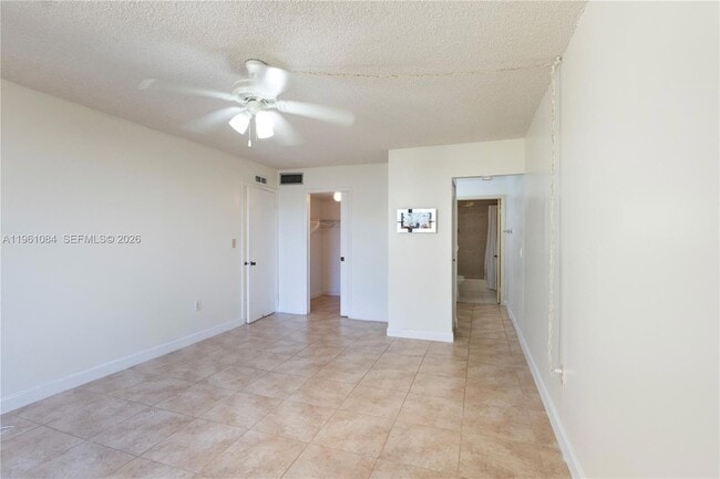 Building Photo - 10855 SW 112th Ave