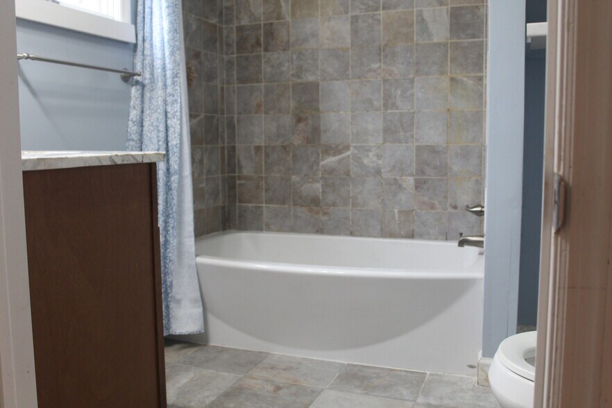 Building Photo - 621 N King St