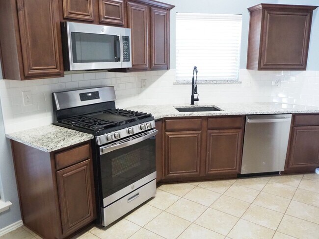 Building Photo - 3 Bed 2 Bath in Denton