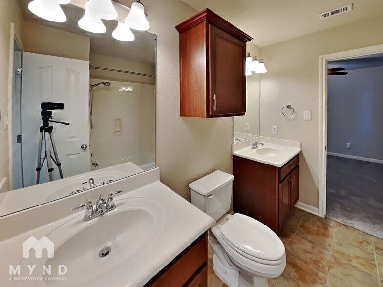 Building Photo - 8009 Levata Dr
