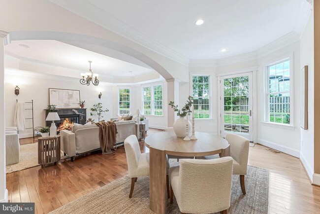 Building Photo - 829 Golden Arrow St