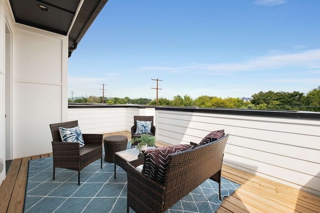 Building Photo - 1806 Lischey Ave