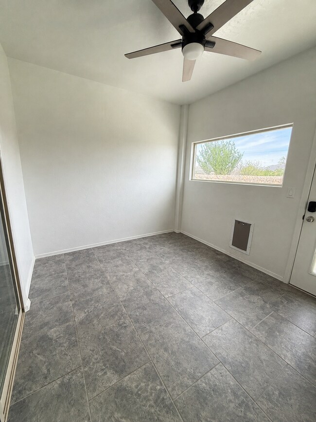 Building Photo - 5856 Organ Peak Dr