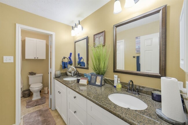 Building Photo - 2103 Blue Water Bay Dr