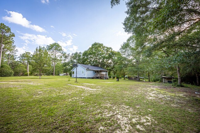 Building Photo - Peaceful Country Living on 2.4 Acres in Saucier