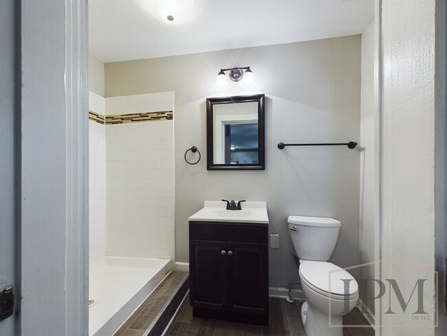 Building Photo - Coming Soon   Spacious 3 bedroom Located i...