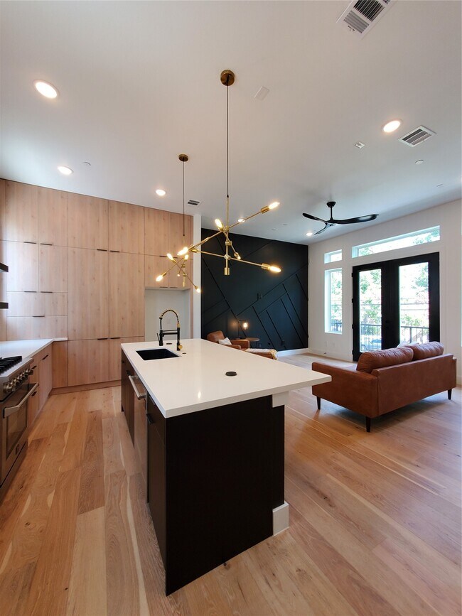 Building Photo - 1003 Kern St