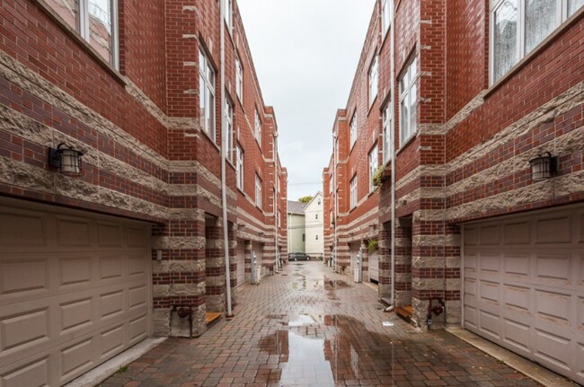 Building Photo - 2427 N Clybourn Ave