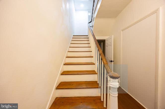 Building Photo - 209 E Martin St