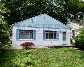 Building Photo - 2 Bed 1 Bath House