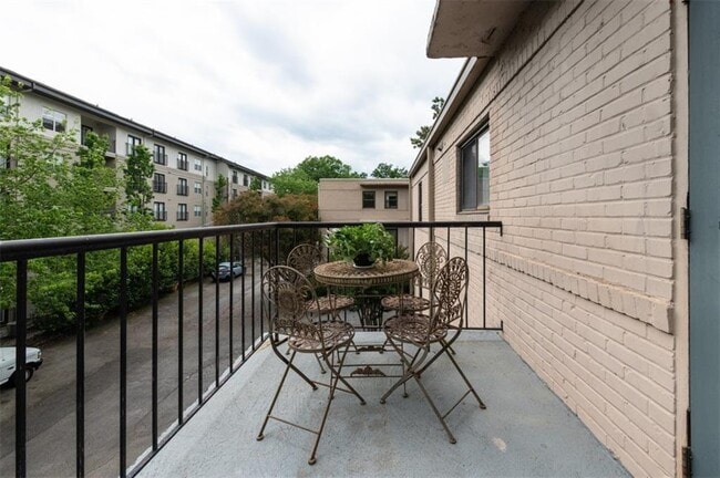 Building Photo - 106 Ardmore Pl NW