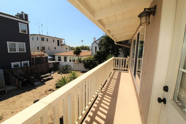 Building Photo - 1063-1065 Montauk