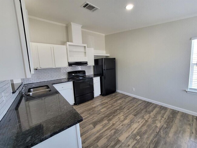 Building Photo - 8407 Riverstone Dr