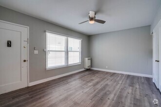 Building Photo - Bright studio looking for its next happy r...
