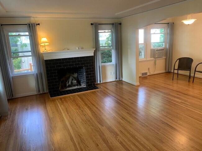 Building Photo - Impecable Remodel of Historic Eastmoreland Gem