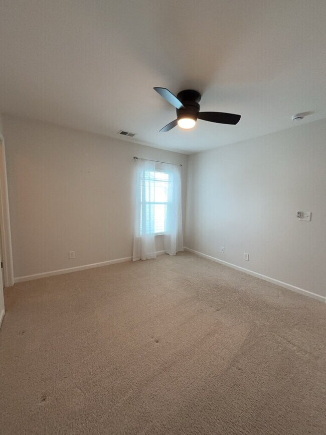 Building Photo - 292 Calm Water Way