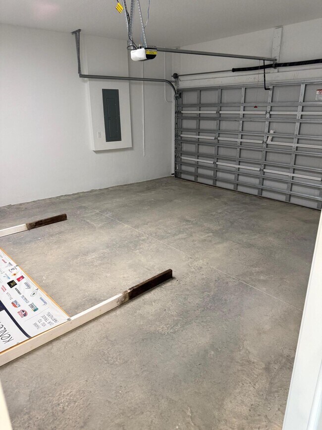 Building Photo - 9555 SW Indra Wy