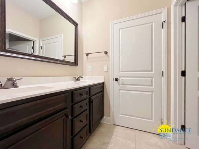 Building Photo - Gorgeous 4 Bedroom Home in FWB!