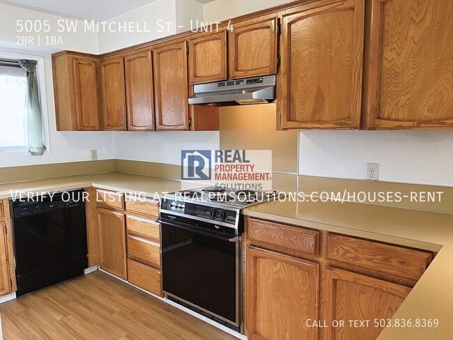 Building Photo - 5005 SW Mitchell St