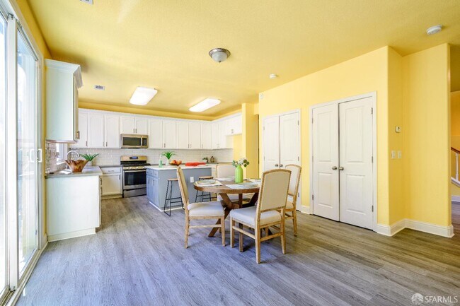 Building Photo - 5476 Summerfield Dr