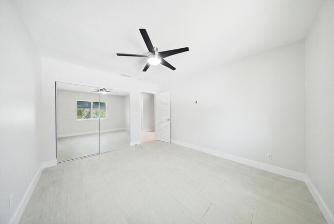 Building Photo - 138 Indies Dr N
