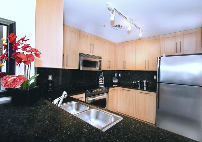 Building Photo - 511 SE 5 Ave