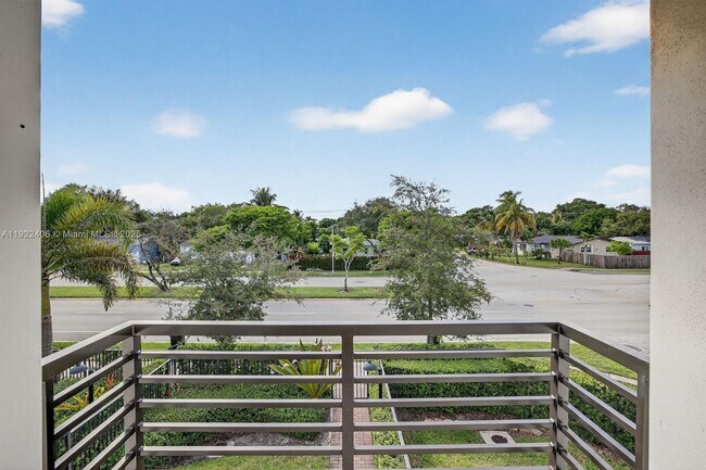 Building Photo - 1402 SW 4th Ave