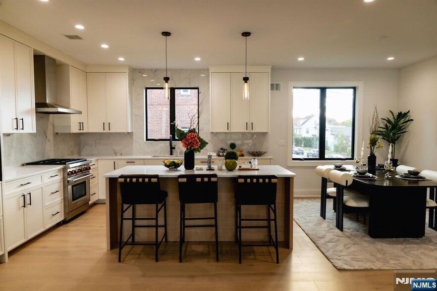 Building Photo - 401 Grand Ave