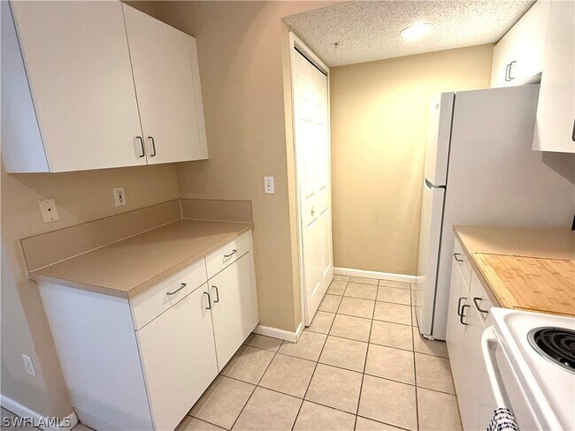 Building Photo - 1865 Florida Club Dr