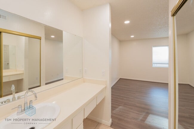 Building Photo - 8407 Spring Desert Pl
