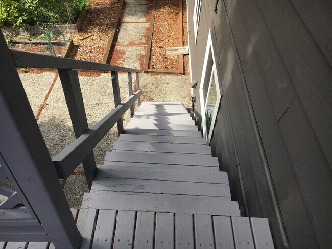 Building Photo - Beautiful 4 Bedroom Gem – Walk to Juanita Beach! Special Price + Dec 15 Move-In Incentive!