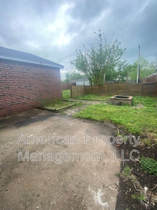 Building Photo - 6318 S Newport Ave