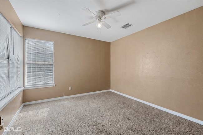 Building Photo - 253 Settlers Park Dr