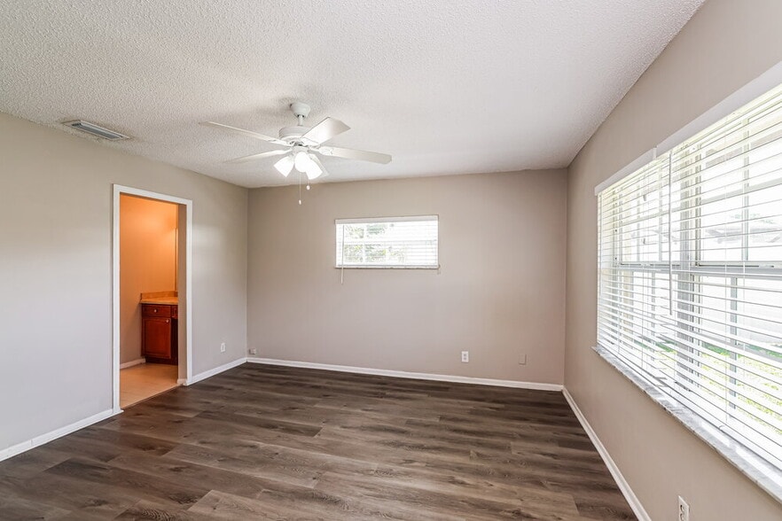 Building Photo - 9702 Nevada Pl