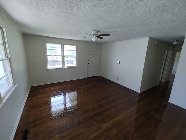 Building Photo - 2222 Briarfield Rd