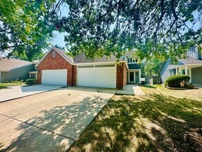 Building Photo - {10709}  Spacious Overland Park Duplex + T...