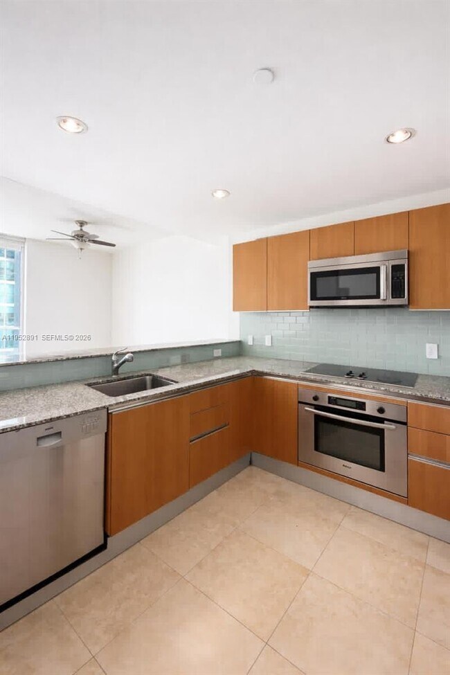 Building Photo - 1050 Brickell Ave