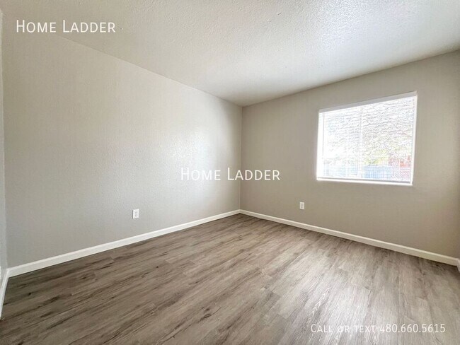 Building Photo - 4961 S Park Ave