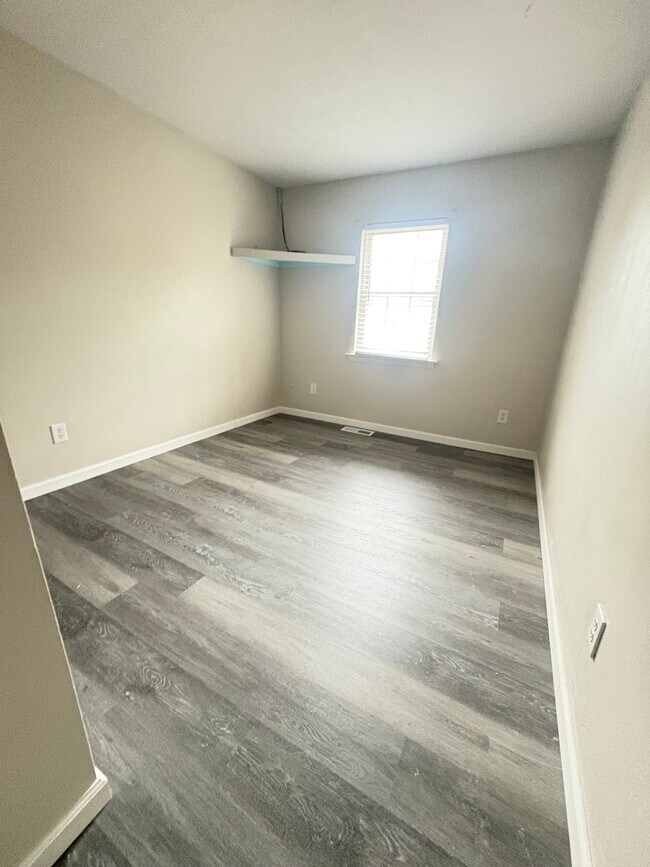 Building Photo - 813 S Grosvenor Ct