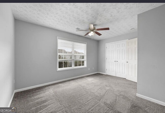 Building Photo - 3040 Village Run Dr