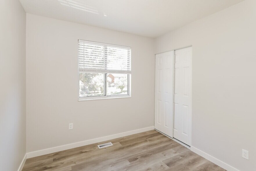 Building Photo - 4867 3000 W St
