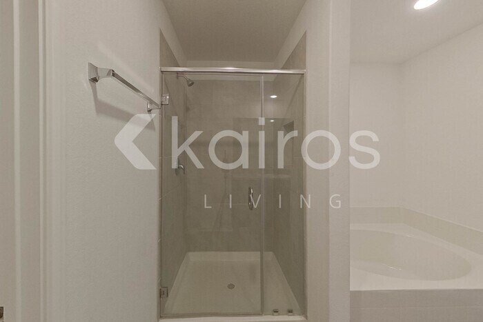 Building Photo - 950 Shady Brk