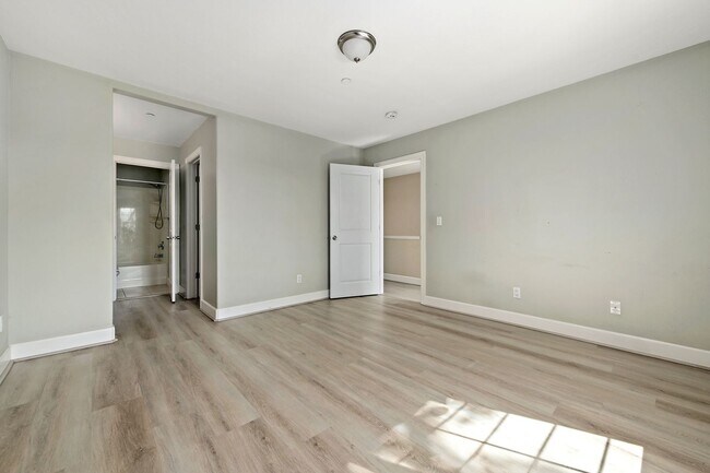 Building Photo - 562 Lambert Terrace