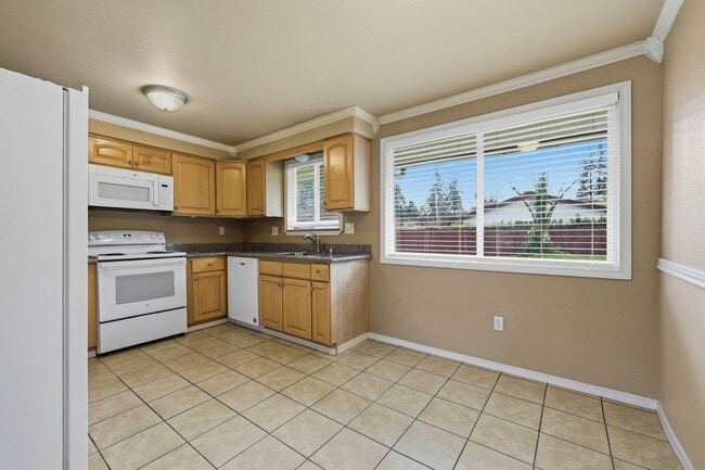 Building Photo - Move in Ready! 3 bedroom 1 bath, North Thurston School District.