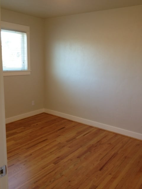Building Photo - Remodeled Spacious University Park Portsmo...