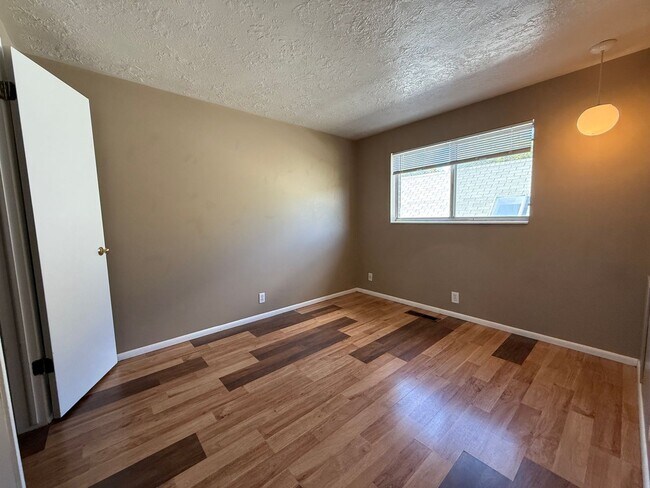 Building Photo - Forest Apartments
