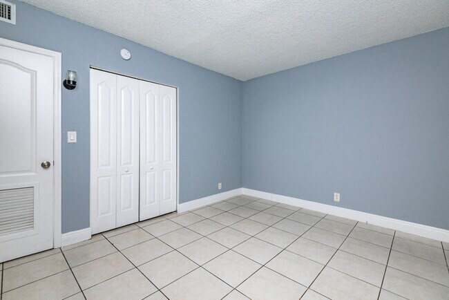 Building Photo - 4061 N Dixie Hwy