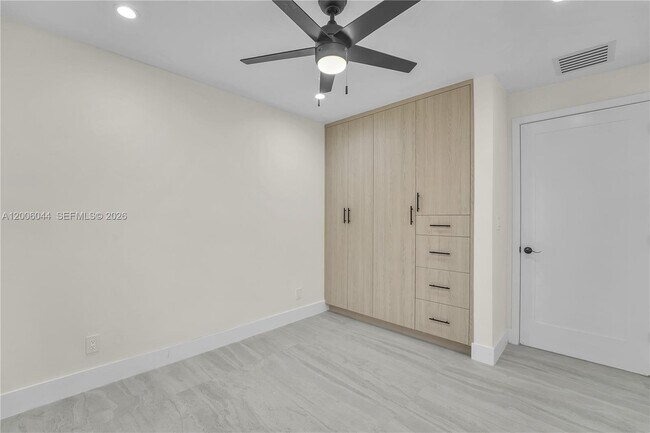 Building Photo - 4700 SW 110th Ave