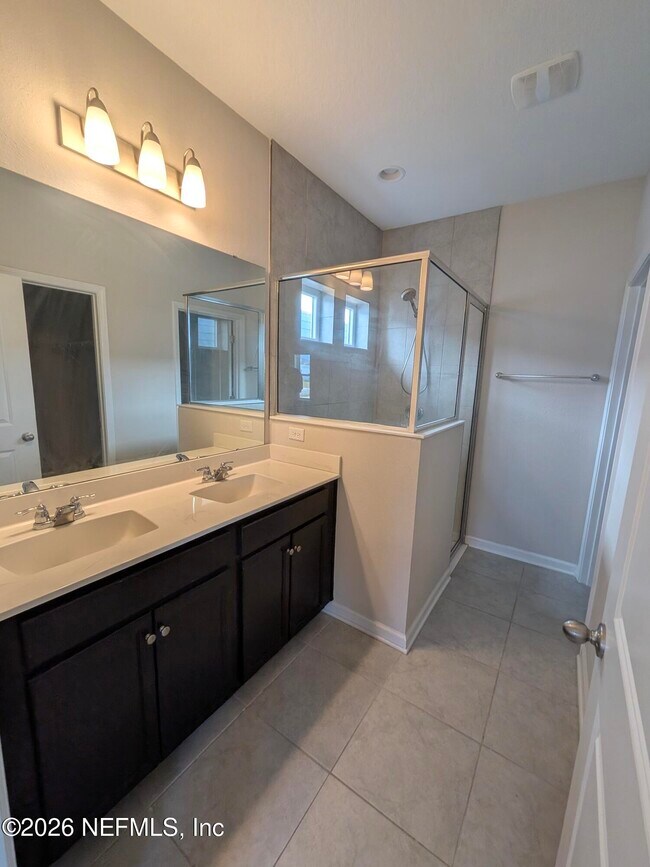 Building Photo - 100 Golden Fern Dr