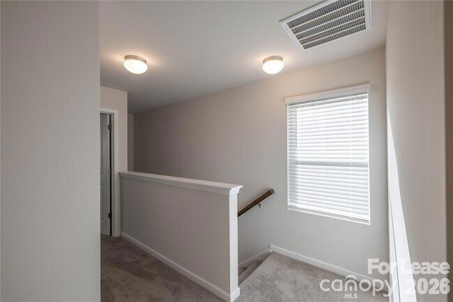 Building Photo - 1419 Amhurst St